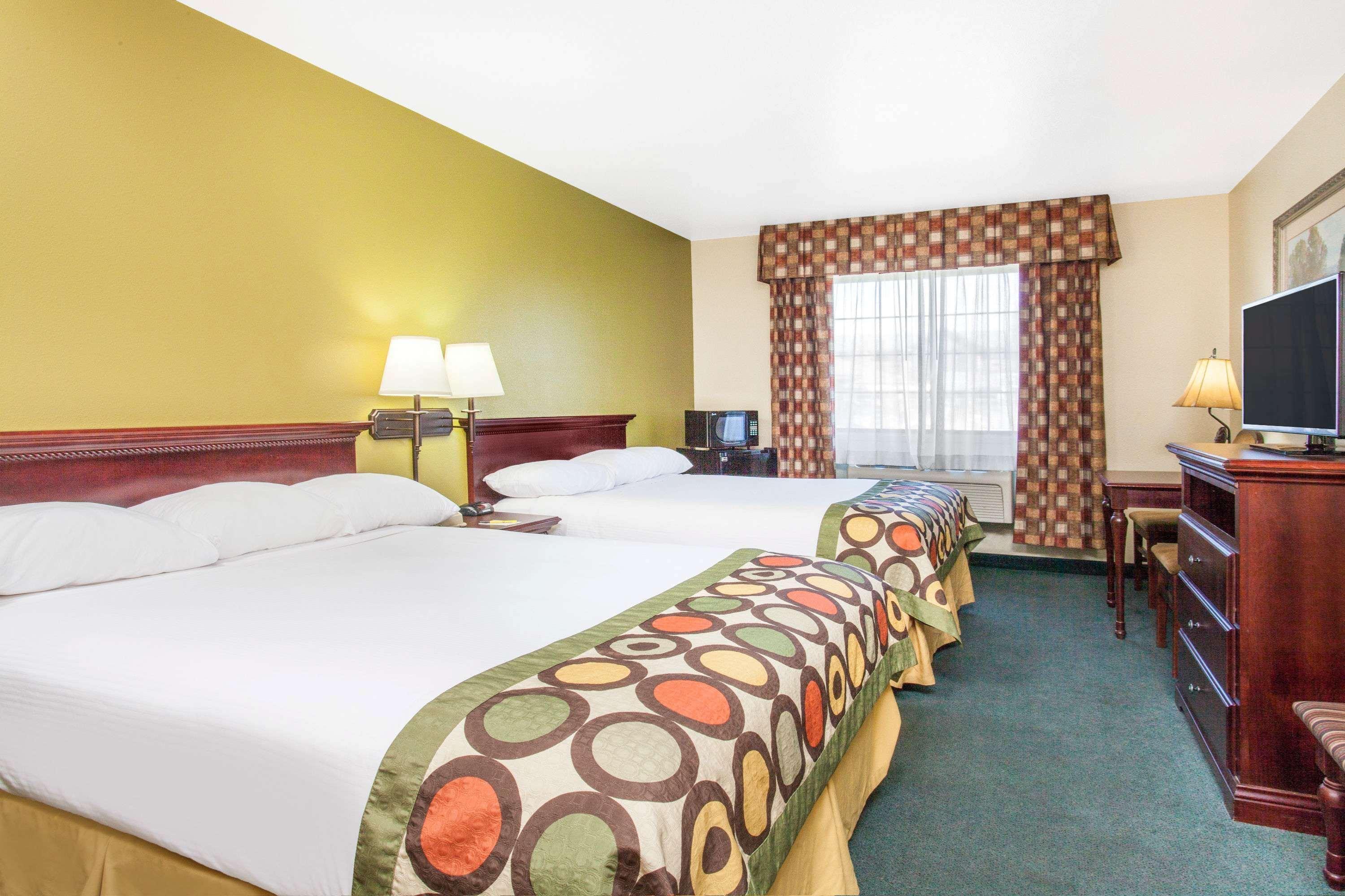 Super 8 By Wyndham Motel